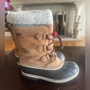 Sorrel girls, winter boot rubber bottoms, waterproof size 8